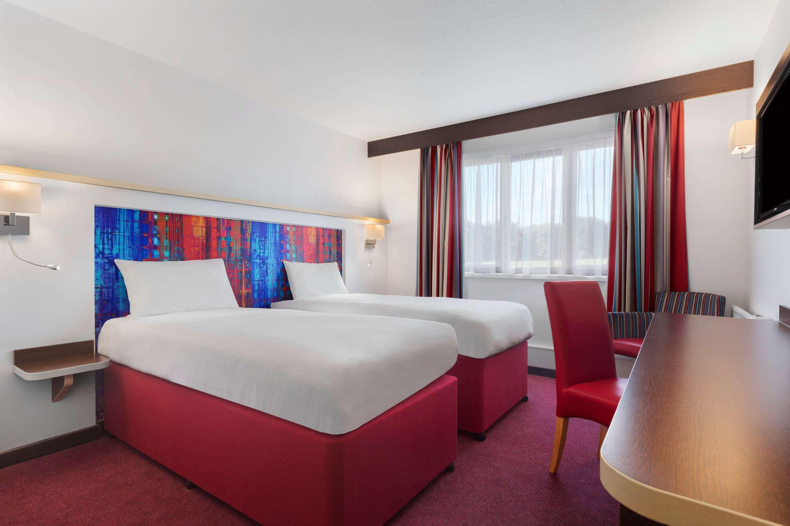 Ramada Milton Keynes Hotel Luaran gambar