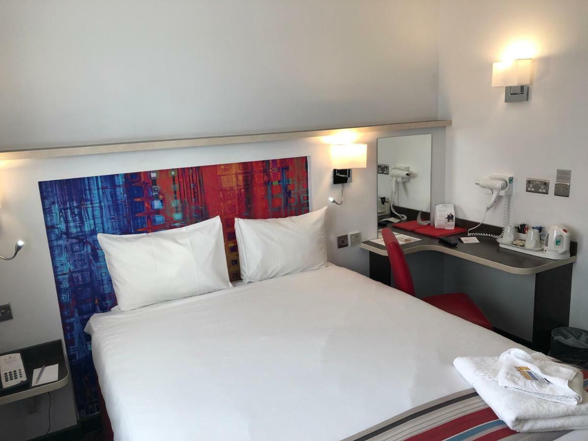 Ramada Milton Keynes Hotel Luaran gambar