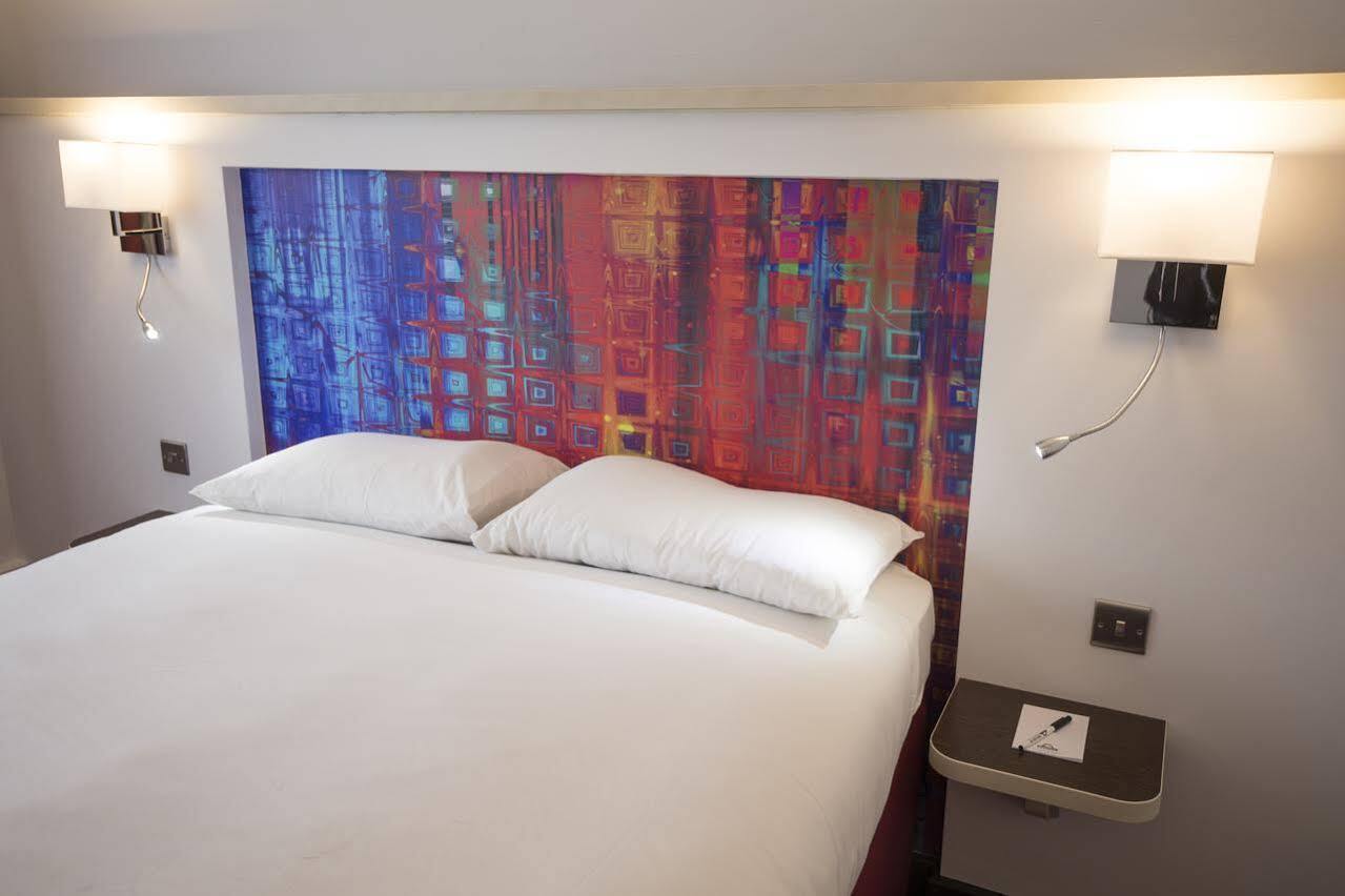 Ramada Milton Keynes Hotel Luaran gambar